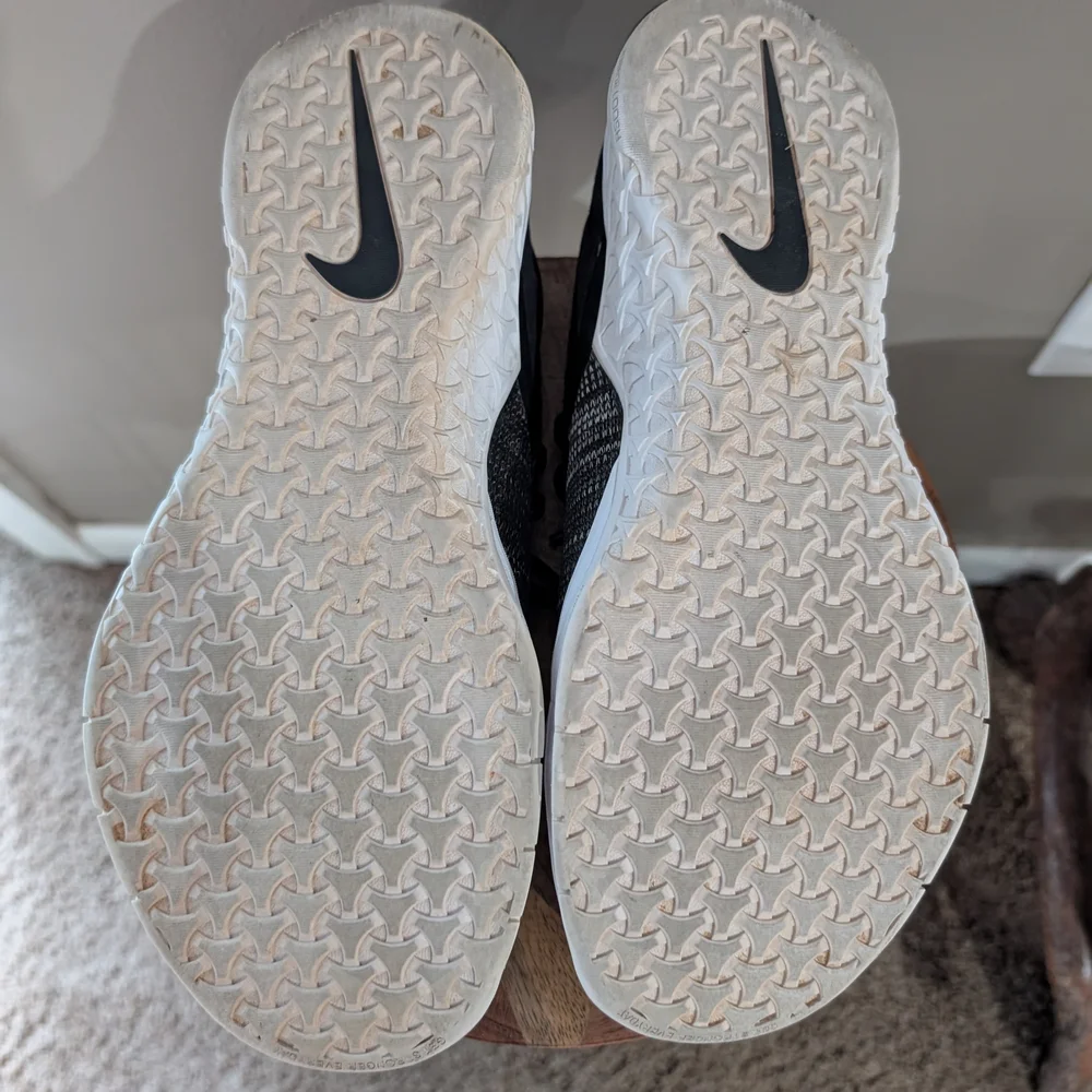 Nike Black and White Athletic Shoes - Picture 3 of 4